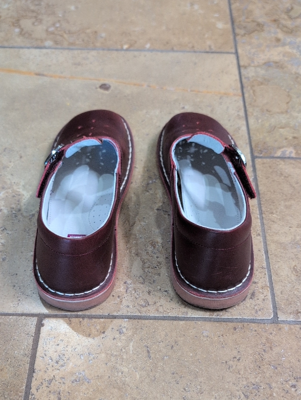 L'Amour girl shoes. Red. Size 4. - Picture 3 of 9